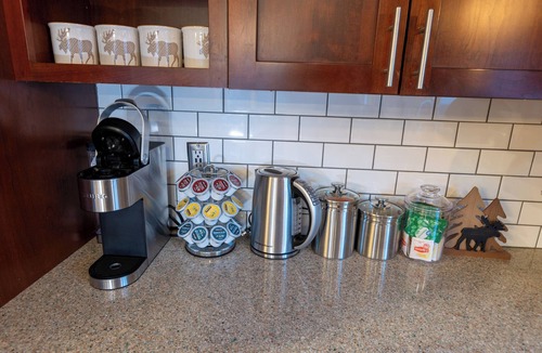 Huffman - O' Malley House | Quiet large home in South Anchorage to launch your Alaska Adventure!