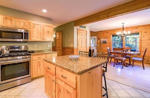 Vienna House | Quiet relaxing Maine getaway on the pond. Dog friendly!