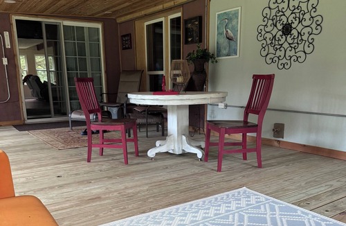 Pryor Cabin | Quiet Retreat w/Lake Views, Relax in Nature Kayak, Boating, Bonfire.