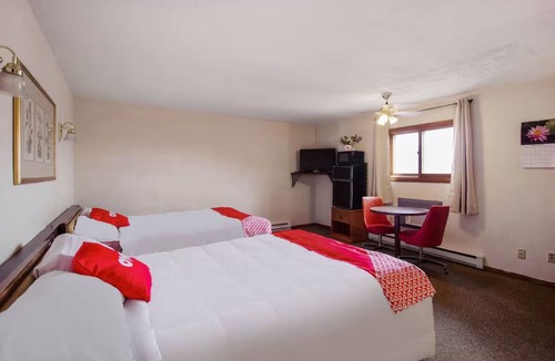 Cheyenne Wells Hotel | Quiet Room Perfect for Families + Budget Travel Stop