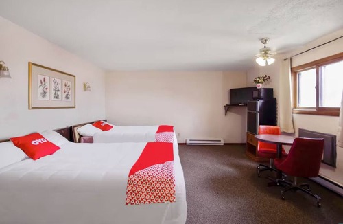 Cheyenne Wells Hotel | Quiet Room Perfect for Families + Budget Travel Stop