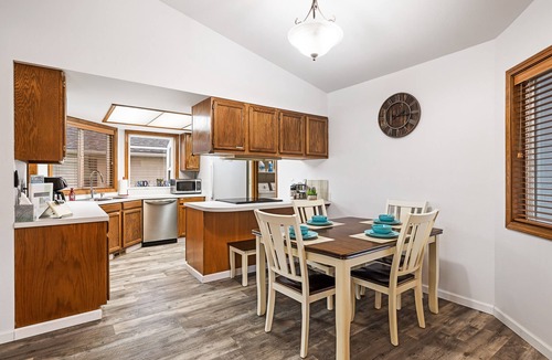 Meridian House | Quiet, super clean, comfortable home on the 11th Tee of a public golf course.