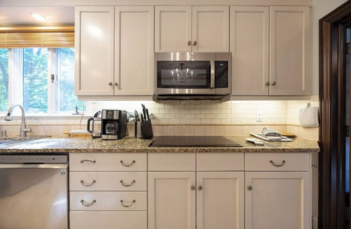 Thompsonville House | Quiet, upscale Boston Suburb stay-fast access to Boston hub & hospitals STR25-22