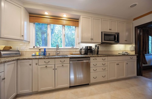 Thompsonville House | Quiet, upscale Boston Suburb stay-fast access to Boston hub & hospitals STR25-22
