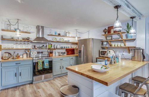 Putnam Cottage | Quintessential New England Home w/Patio & Grill!