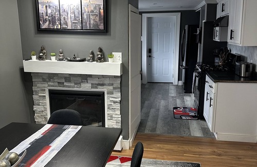 Morgantown House | Quite and Peaceful Modern Home Away From Home in the Mountain State!