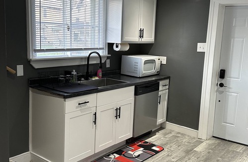 Morgantown House | Quite and Peaceful Modern Home Away From Home in the Mountain State!