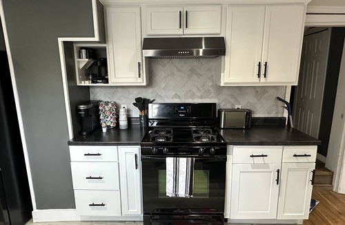 Morgantown House | Quite and Peaceful Modern Home Away From Home in the Mountain State!