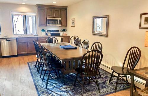 Carroll House | R21 Completely renovated Bretton Woods condo, AC, unbeatable Ski-in Ski-out location! Fast wifi!