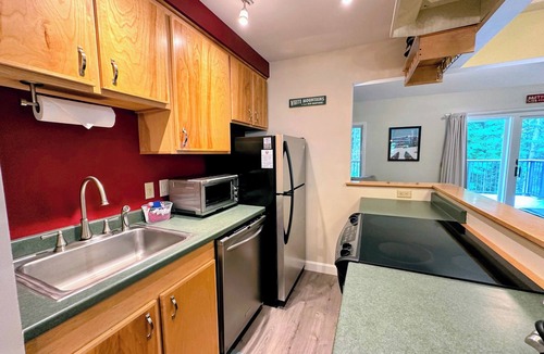 Carroll House | R3 Renovated Bretton Woods Slopeside townhome in the heart of the White Mountains