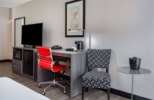 Windsor Locks Hotel | Ramada by Wyndham Hartford North/Bradley Airport