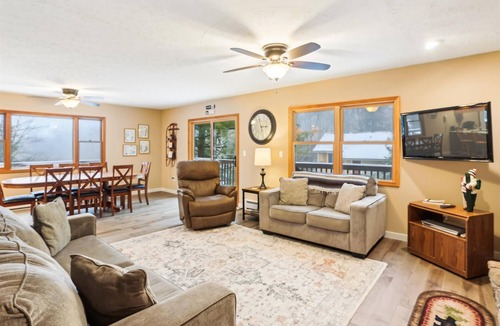 Northface House | Recently rejuvenated Timberline ski area home. Welcome to Still of the Night!