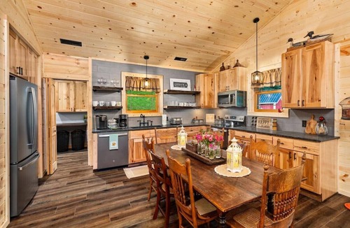 Mansfield Cabin | Red Cardinal Lodge 3 bedroom, 2 bath w/Game Room