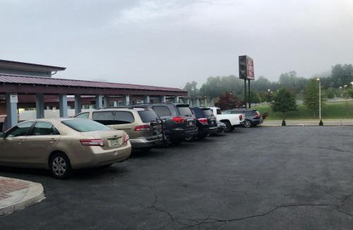 Grissom - Highland Hotel | Red Carpet Inn - Blacksburg