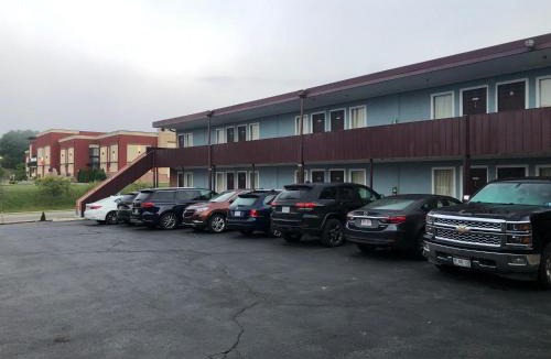 Grissom - Highland Hotel | Red Carpet Inn - Blacksburg