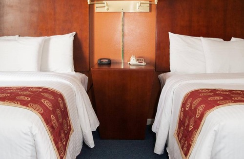 Plymouth Hotel | Red Carpet Inn & Suites