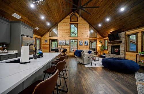 Pickens Cabin | Red Fern Cabin | cozy couples cabin | hot tub