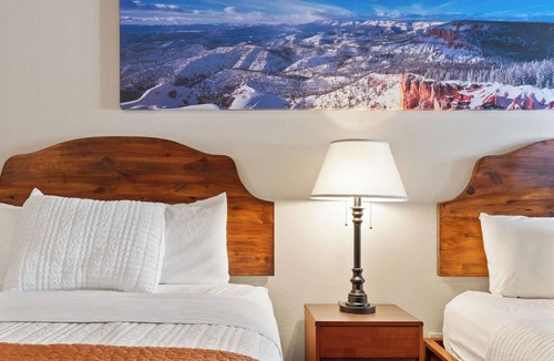 Duck Creek Village Hotel | Red Rock Escape Double Queen Zion & Bryce