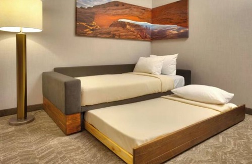 Moab Hotel | Red Rock Retreat with Pool - Quick Drive to Arches and Canyonlands - 4 Units