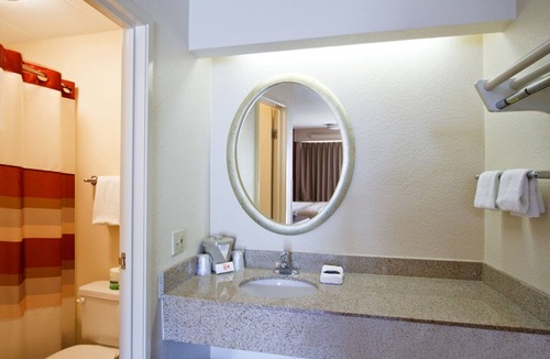 Hurricane Hotel | Red Roof Inn Charleston West - Hurricane, WV