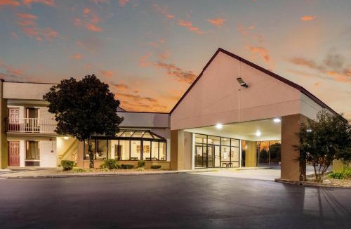 Clarksville Hotel | Red Roof Inn Clarksville