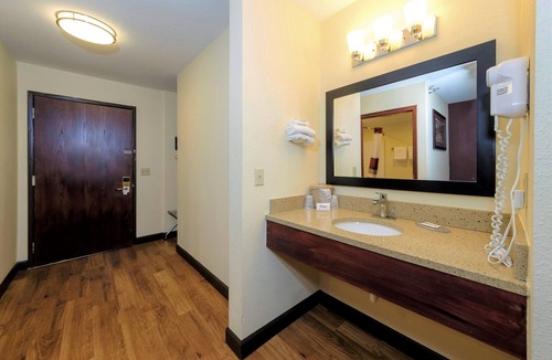 Osage Beach Hotel | Red Roof Inn Osage Beach - Lake of the Ozarks