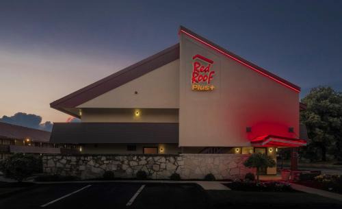 Framingham Hotel | Red Roof Inn PLUS + Boston - Framingham