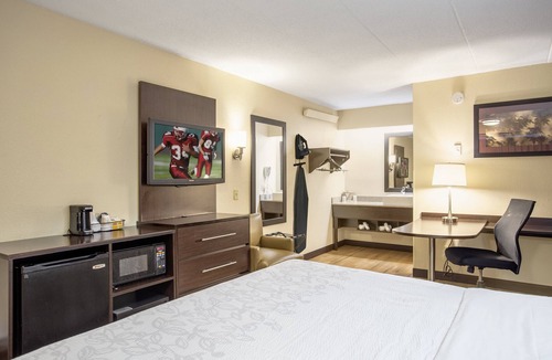 Framingham Hotel | Red Roof Inn PLUS+ Boston - Framingham
