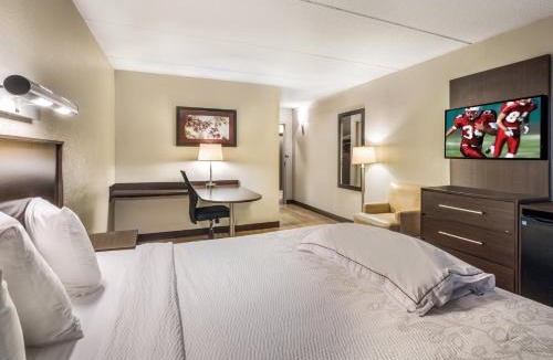 Woburn Hotel | Red Roof Inn PLUS+ Boston - Woburn/Burlington