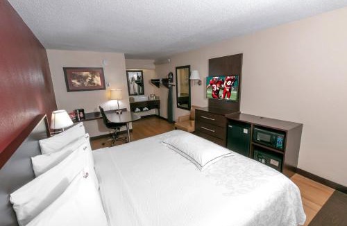 Monroeville Hotel | Red Roof Inn PLUS+ Pittsburgh East - Monroeville