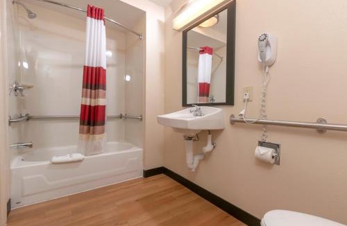 Washington Hotel | Red Roof Inn