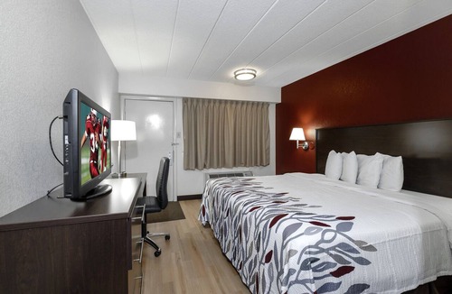 Washington Hotel | Red Roof Inn Washington, PA