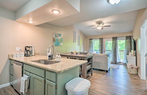 Notch Estates Apartment | Reeds Spring Condo Near Aquarium at the Boardwalk!