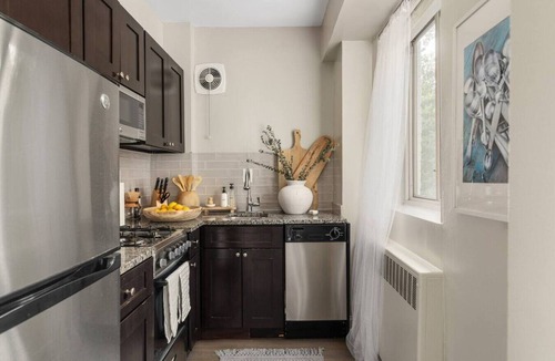 Radnor - Fort Myer Heights Apartment | Refined 2 King Bed apartment, Free Parking & Metro