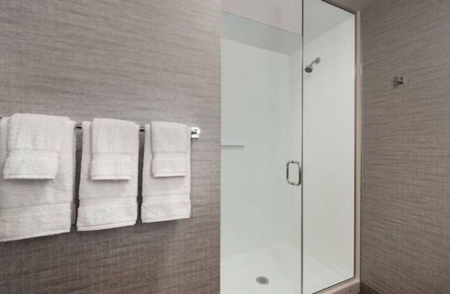 Waltham Hotel | Refresh and Recharge in a Clean Room Near Cedarwood Playground
