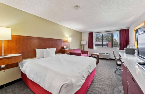 Cedar City Hotel | Refreshing Stay Near Zion National Park w/Poolside Access! Free Breakfast!