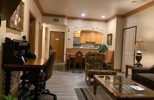 Midway Villa | Rejuvenate in Mtn Villa~Mineral Hot Spring|Spa|Sauna Villa 2076-1