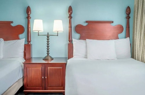 Kahului Hotel | Relax and Recharge! Two Ocean View Rooms with Outdoor Pool Access!