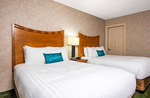 Osage Beach Hotel | Relax and Unwind! Free Parking, Onsite Pool, Near Main Street Music Hall