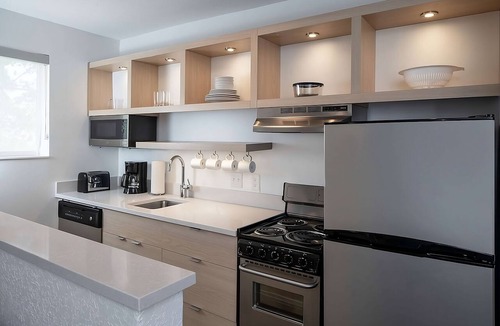 Falls Church Hotel | Relax and Unwind! Three Contemporary 2BR Suites with Full Kitchen, Pet-friendly!