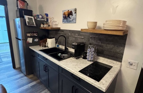 Valdez Apartment | Relax comfortably & enjoy a 2-bedroom studio in Valdez perfect for your getaway.
