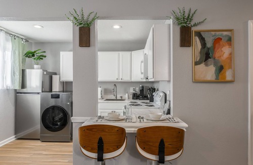 Riverside Apartment | Relax in Cozy style/Spacious clean two king beds