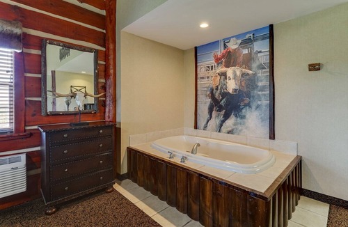 Columbia Hotel | Relax in Rustic Elegance at Columbia! Pool & On-site Bar | 3 Units