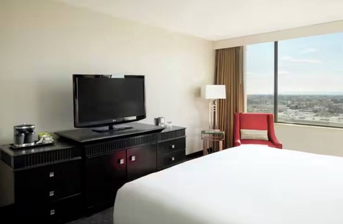 Little Tokyo Hotel | Relax in This Downtown LA Suite w/Dining Table & Kitchenette Nearby