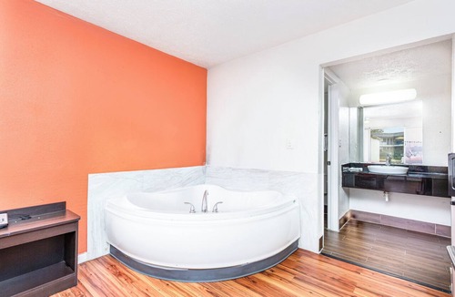 Summit Station Hotel | Relax Inn by OYO Columbus OH I 70