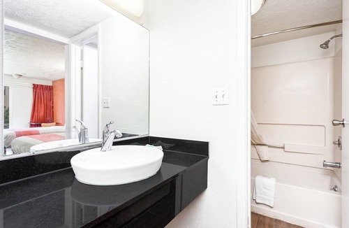 Summit Station Hotel | Relax Inn by OYO Columbus OH I 70