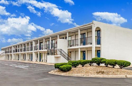 Summit Station Hotel | Relax Inn by OYO Columbus OH I 70