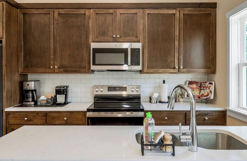 Linn Valley House | Relaxing 2-Bedroom Cottage Retreat-Beautiful Views & Great Amenities-Sleeps 6