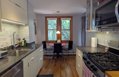 Central Square House | Relaxing 2-BR townhome steps to MIT, Harvard, T Red Line, food & more!