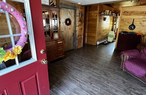 Lyman House | Relaxing 4-bedroom home w/ledge that is the highest point from the coast! Visit!